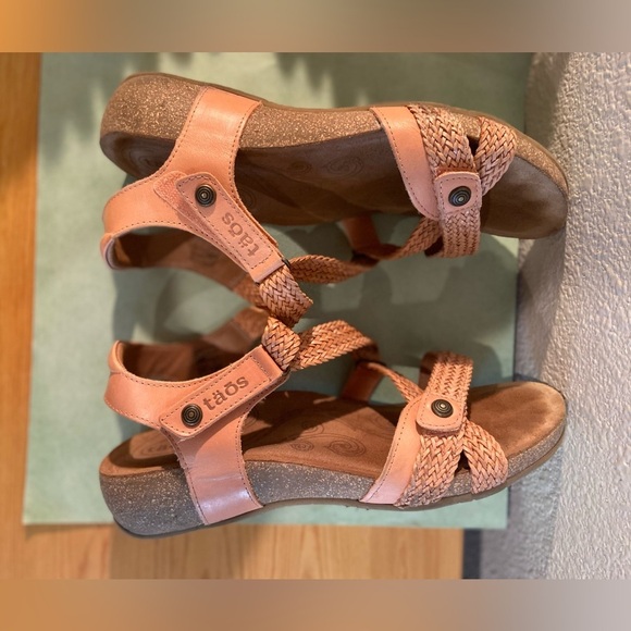 Taos~Trulie~Cantaloup~Soft Leather~Sandal~Hook & Loop Velcro Close~Size 9 - 9.5 - Picture 11 of 16